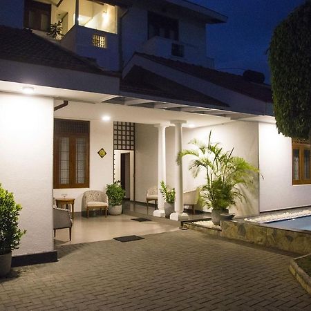 ネゴンボ Suriya Arana Bed & Breakfast エクステリア 写真
