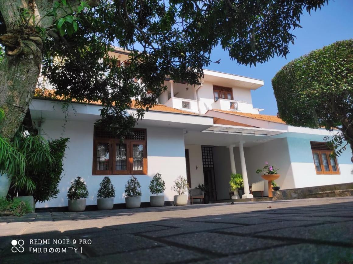 ネゴンボ Suriya Arana Bed & Breakfast エクステリア 写真