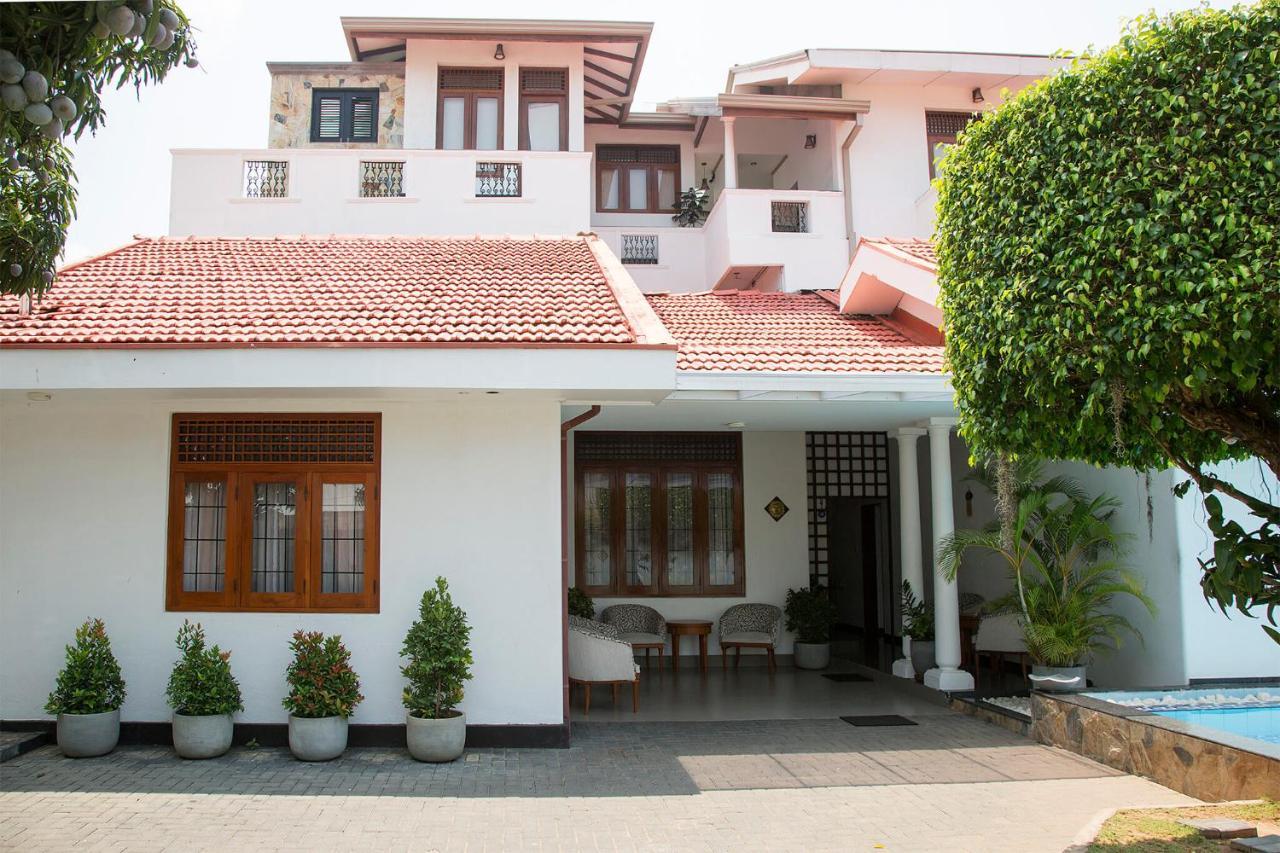 ネゴンボ Suriya Arana Bed & Breakfast エクステリア 写真