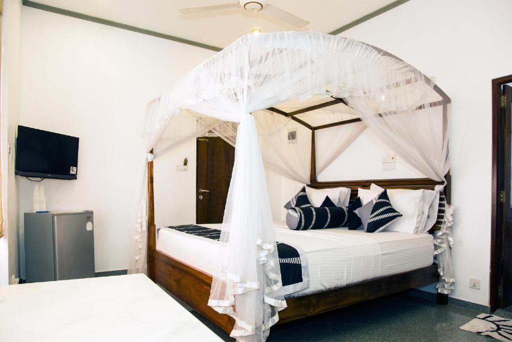 ネゴンボ Suriya Arana Bed & Breakfast エクステリア 写真