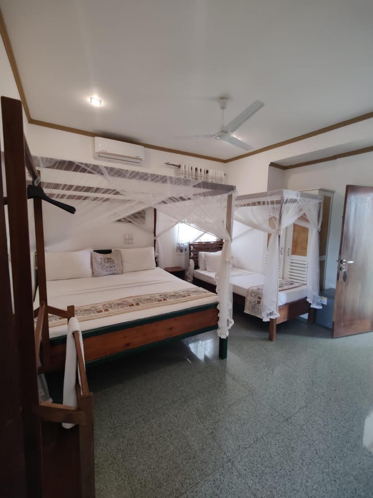 ネゴンボ Suriya Arana Bed & Breakfast エクステリア 写真