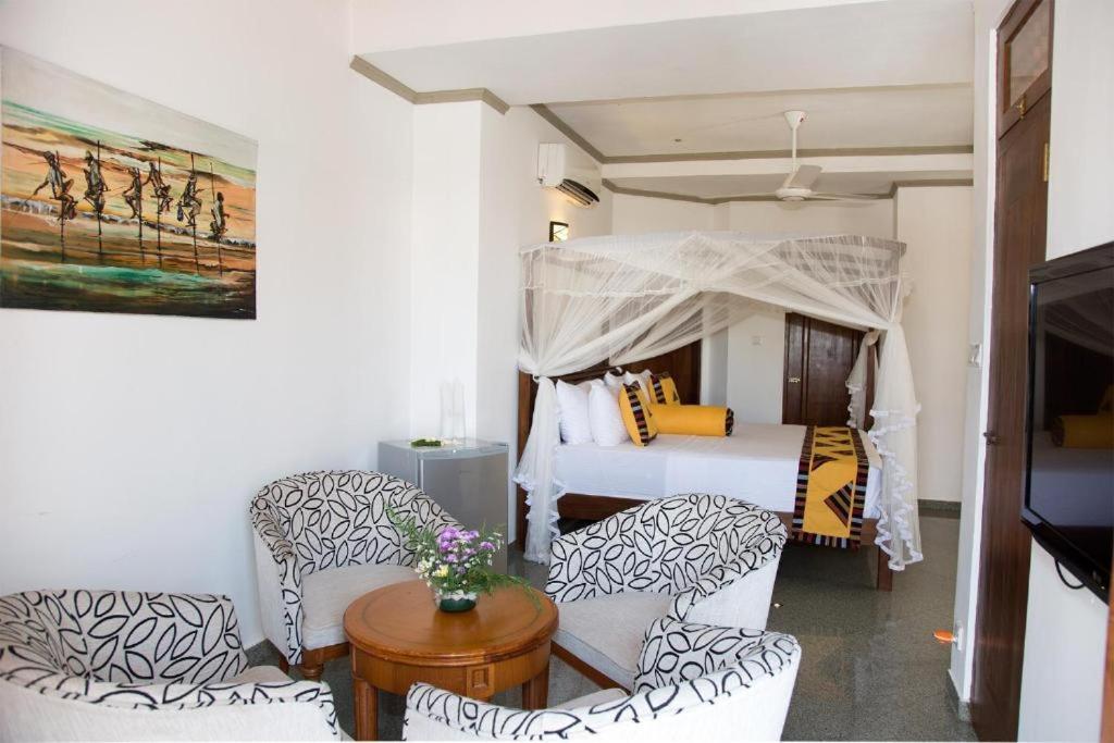 ネゴンボ Suriya Arana Bed & Breakfast エクステリア 写真
