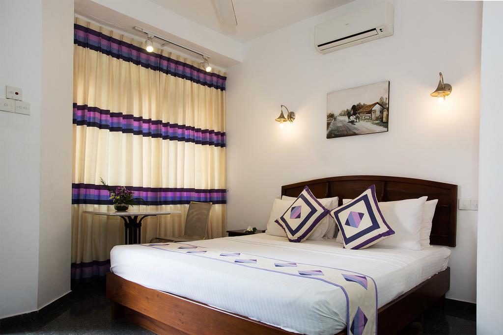 ネゴンボ Suriya Arana Bed & Breakfast エクステリア 写真