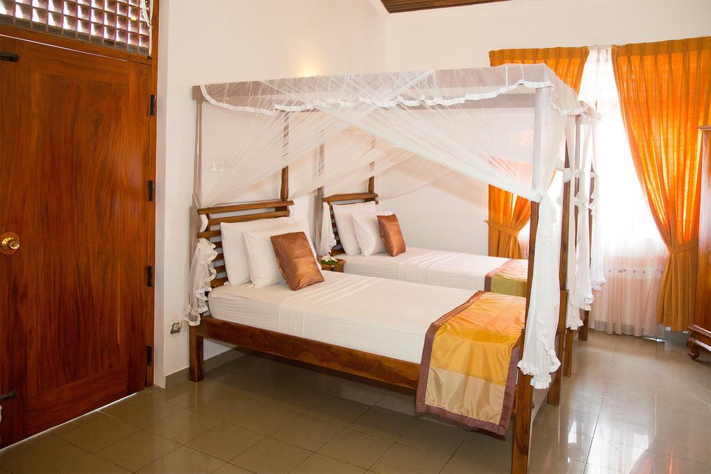 ネゴンボ Suriya Arana Bed & Breakfast エクステリア 写真