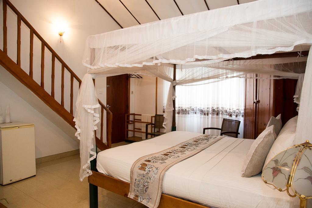 ネゴンボ Suriya Arana Bed & Breakfast エクステリア 写真