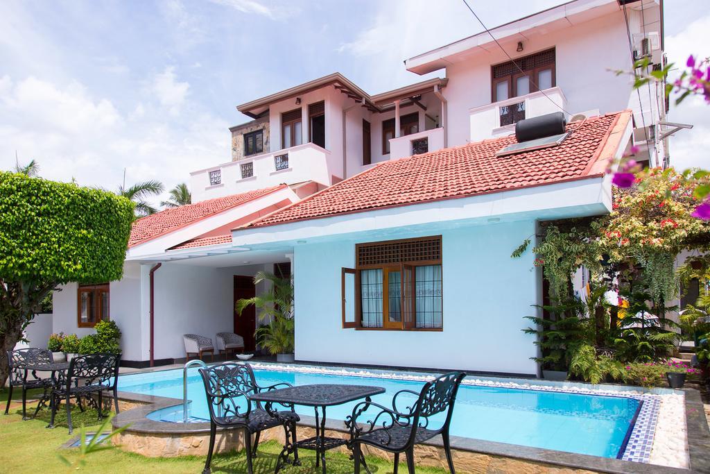 ネゴンボ Suriya Arana Bed & Breakfast エクステリア 写真