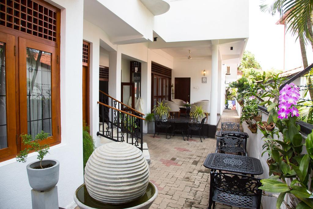 ネゴンボ Suriya Arana Bed & Breakfast エクステリア 写真