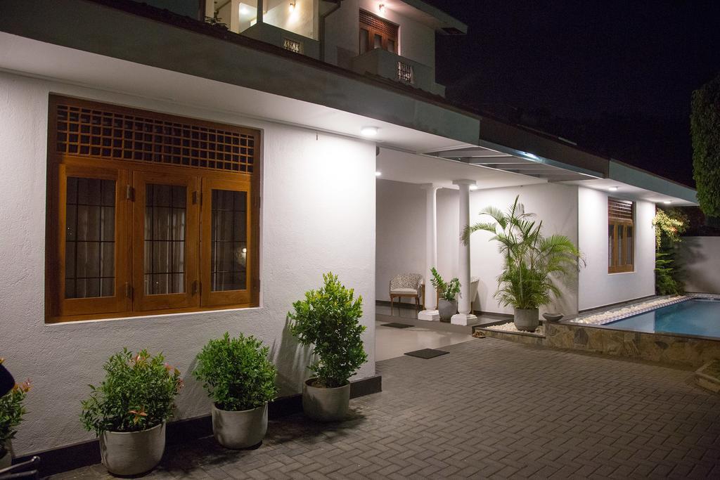 ネゴンボ Suriya Arana Bed & Breakfast エクステリア 写真