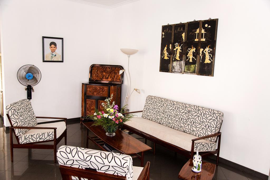 ネゴンボ Suriya Arana Bed & Breakfast エクステリア 写真