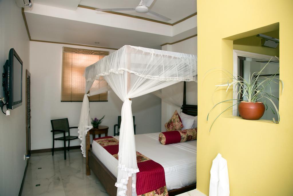 ネゴンボ Suriya Arana Bed & Breakfast エクステリア 写真