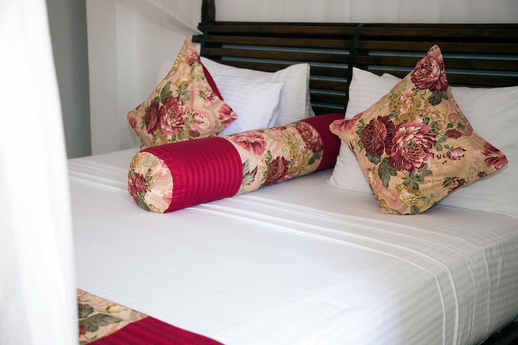 ネゴンボ Suriya Arana Bed & Breakfast エクステリア 写真