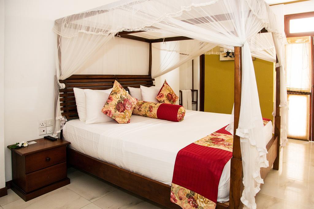 ネゴンボ Suriya Arana Bed & Breakfast エクステリア 写真