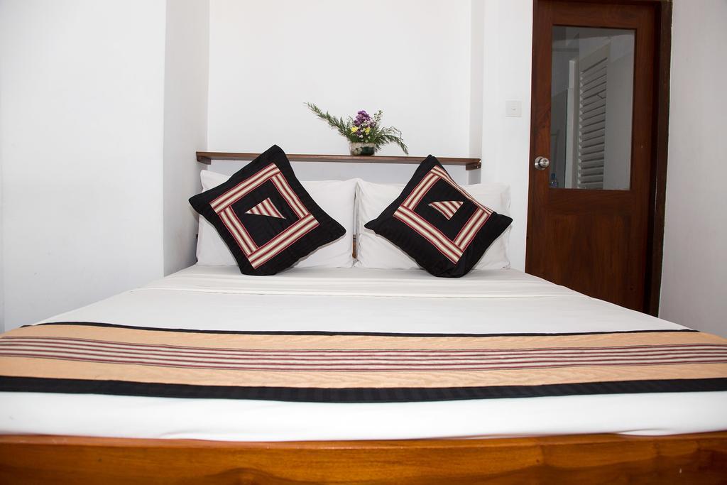 ネゴンボ Suriya Arana Bed & Breakfast エクステリア 写真