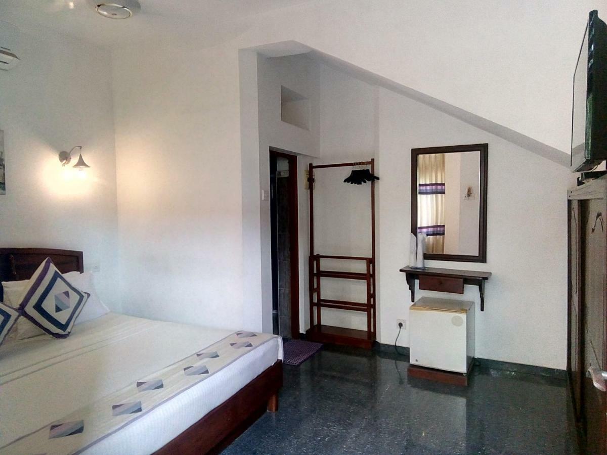 ネゴンボ Suriya Arana Bed & Breakfast エクステリア 写真